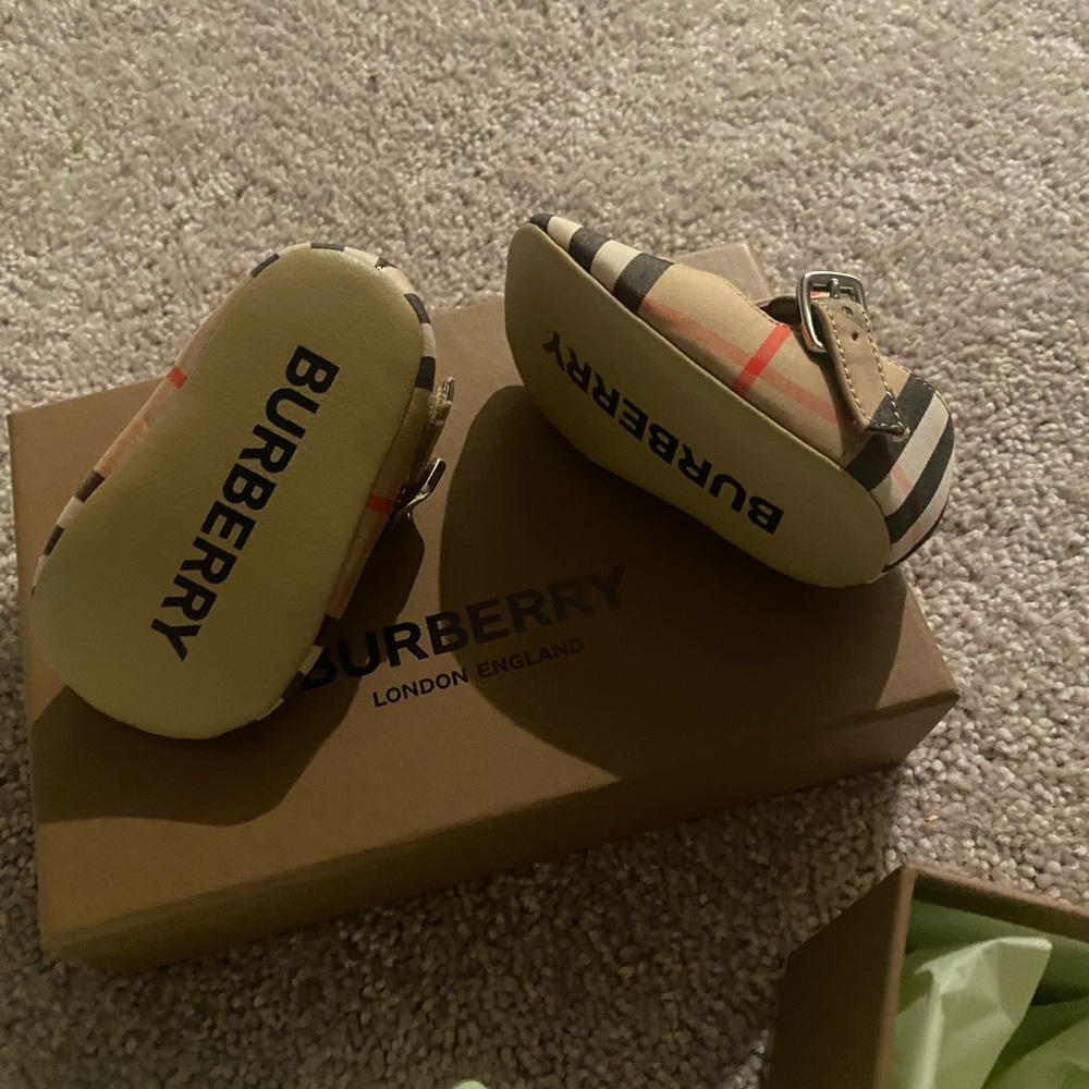 Burberry shoes fits 3-6 months old